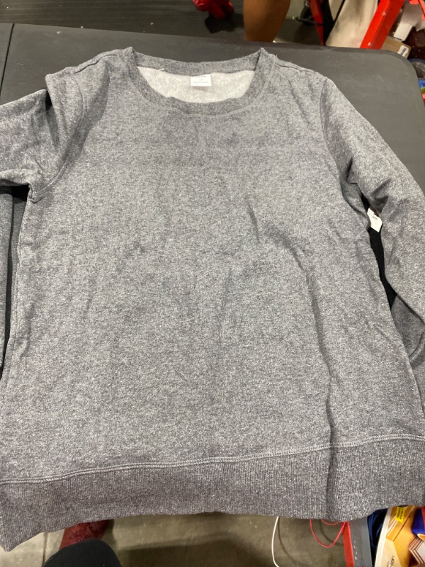 Photo 2 of Amazon Essentials Women's Fleece Crewneck Sweatshirt SIZE XS