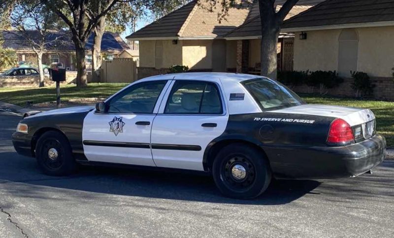 Photo 1 of 2008 FORD CROWN VICTORIA W NEW BATTERY-RUNS-MILEAGE 89,535 (SOLD "AS IS" NO RETURNS OR REFUNDS ON VEHICLES)