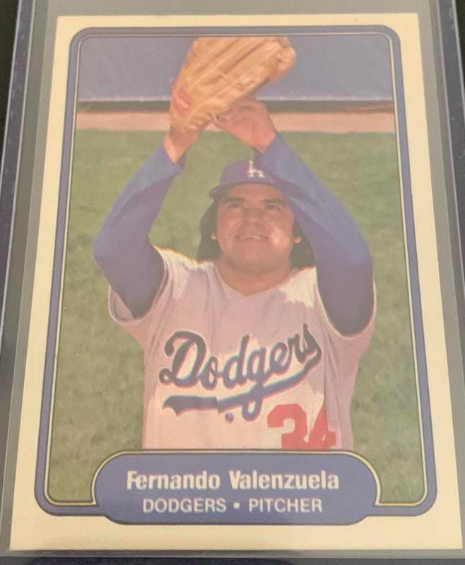 Photo 1 of 1982 FLEER FERNANDO VALENZUELA DODGERS CARD