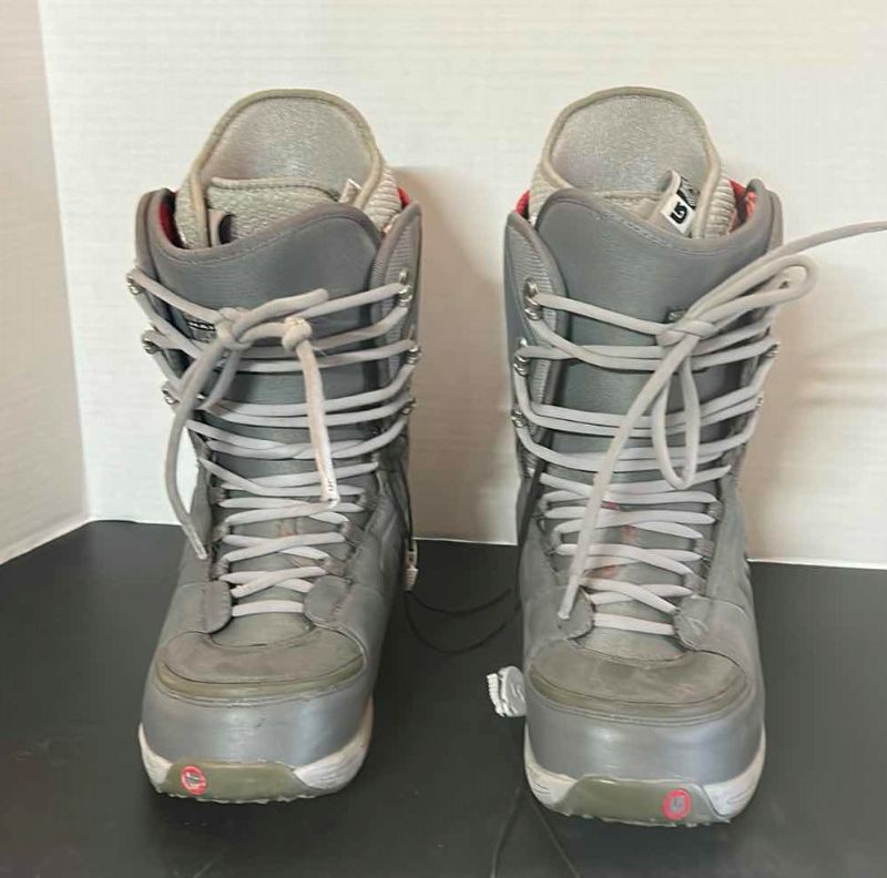 Photo 1 of BURTON HAIL SNOWBOARD BOOTS SIZE 10