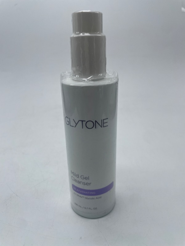 Photo 1 of Glytone Mild Gel Cleanser - Exfoliating Face Wash for Normal to Combination Skin - With 4.7% Pure Glycolic Acid - Vegan & Fragrance-Free 6.7 Fl Oz (Pack of 1)