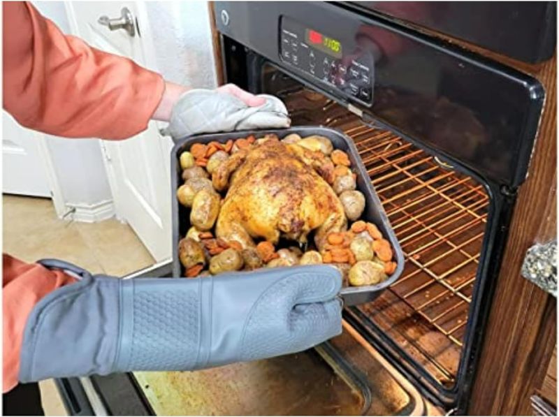 Photo 2 of glad Non Stick Roaster Pan/Turkey Roasting Pan with Rack and Handles, Excellent Broiler Pan for Turkeys, Hams and Chicken