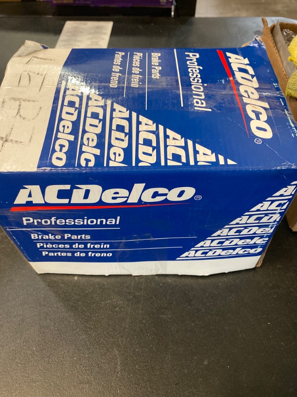 Photo 3 of ACDelco Gold 18FR746 Front Driver Side Disc Brake Caliper Assembly (Friction Ready Non-Coated), Remanufactured