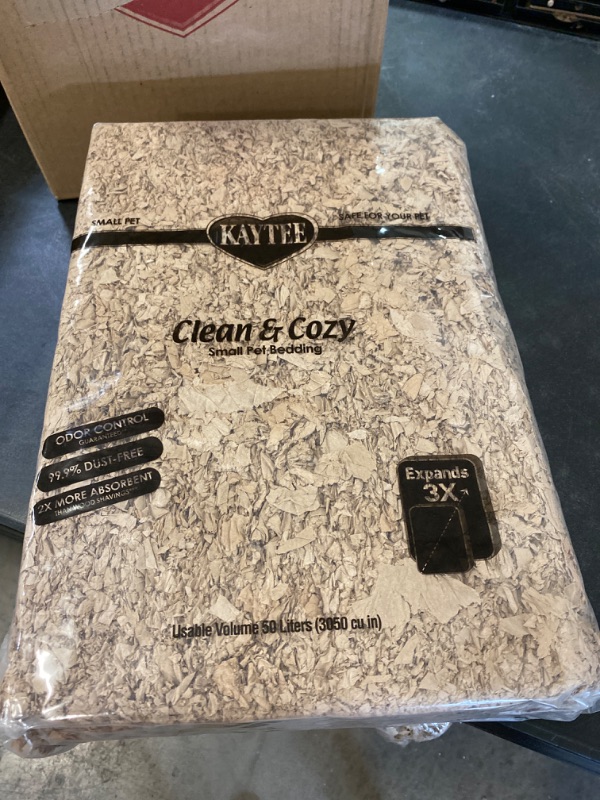 Photo 2 of 100-Liters Kaytee Clean & Cozy Natural Bedding For Pet Guinea Pigs & More
