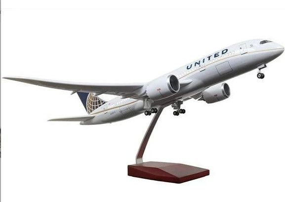 Photo 1 of 1:130 United Airlines Boeing 787 Airplane Model 18” Decoration & Gift (LED)
