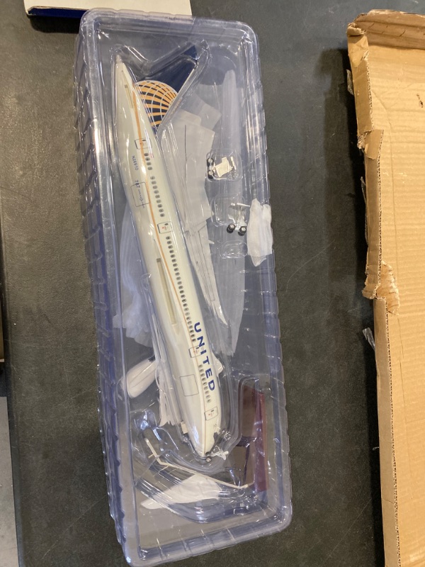 Photo 2 of 1:130 United Airlines Boeing 787 Airplane Model 18” Decoration & Gift (LED)
