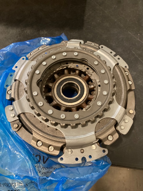 Photo 1 of gearbox clutch 