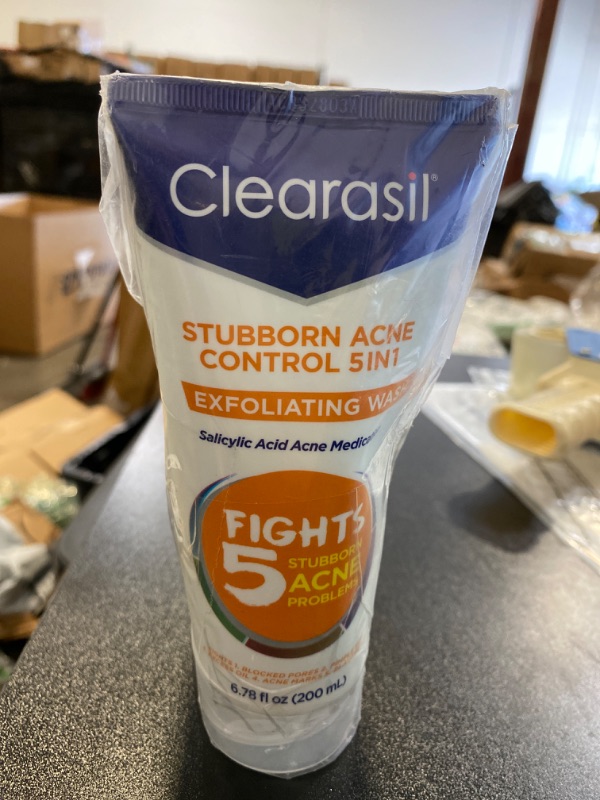 Photo 2 of Clearasil Ultra 5in1 Exfoliating Wash, 6.78 oz. (Pack of 2)
