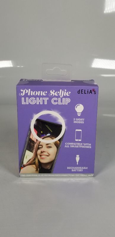 Photo 3 of Phone Selfie Light Clip with Three Different Light Modes, Battery Operated, Compatible with All Smartphones and Bright LED Lights NEW
