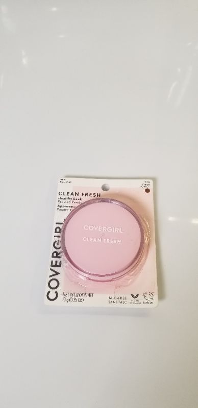 Photo 2 of COVERGIRL COVERGIRL Clean Fresh Pressed Powder 0.35 Ounce, 220 Deep  NEW