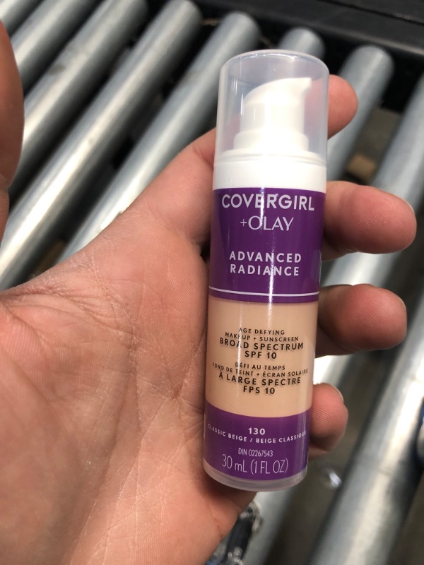 Photo 1 of CoverGirl Advanced Radiance Liquid Makeup - Classic Ivory (110) new