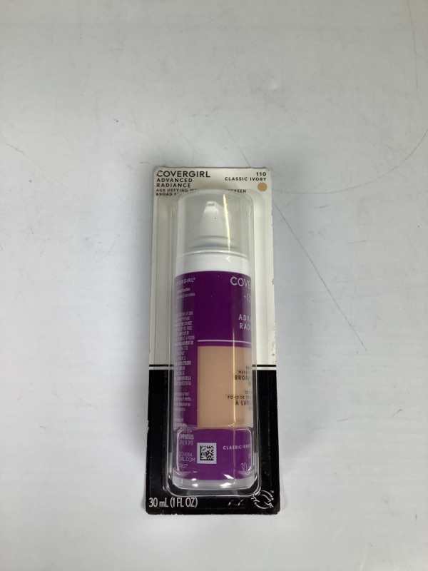 Photo 1 of CoverGirl Advanced Radiance Liquid Makeup - Classic Ivory (110) new