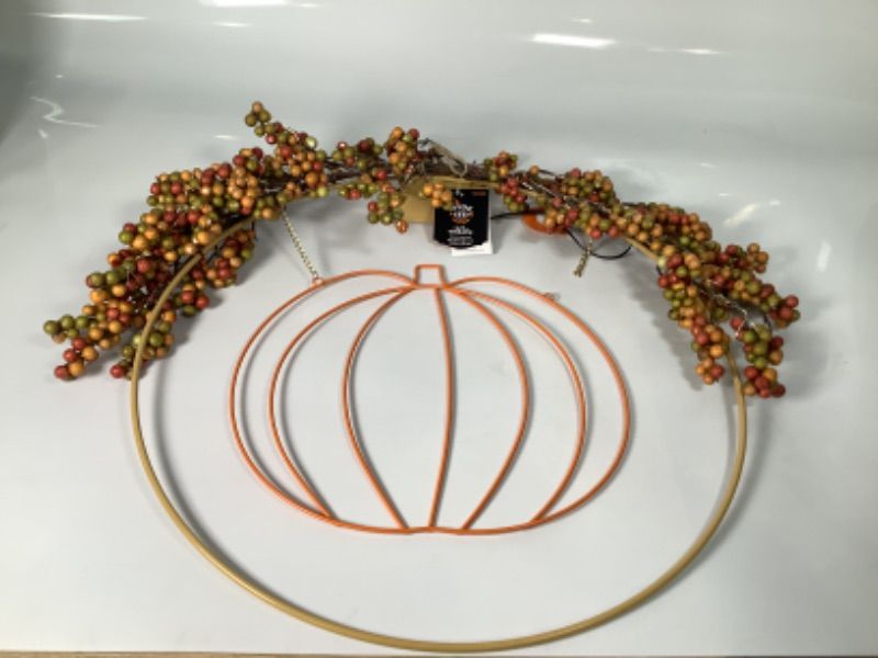 Photo 1 of Hide & Eek pumpkin indoor decoration battery operated Light up Wreath 58.9cm x 52.1cm