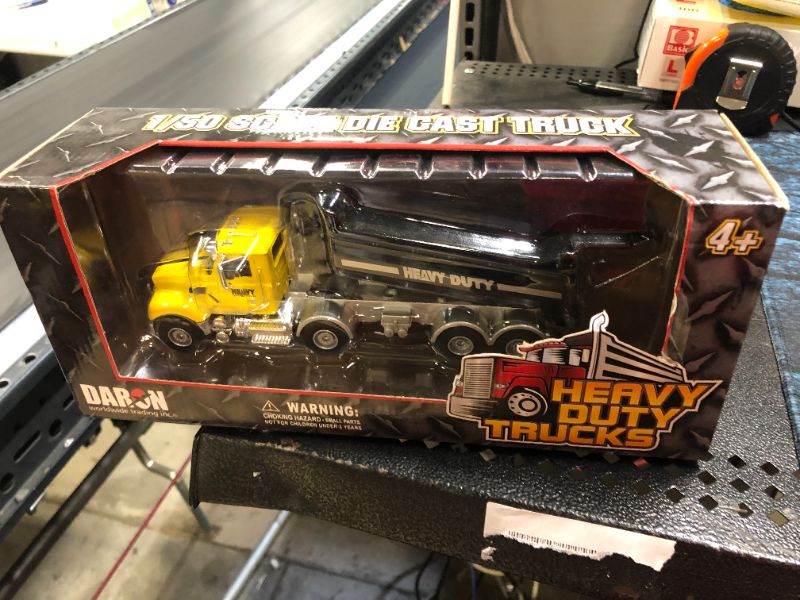 Photo 2 of Daron Worldwide Trading Heavy Duty Dump Truck 1/50 Die Cast
