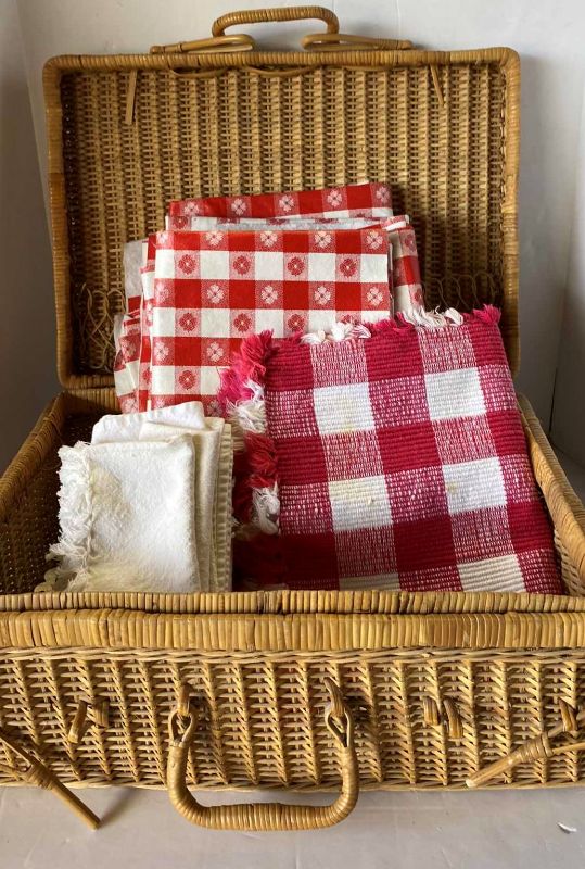 Photo 1 of BASKET WITH TABLECLOTHS NAPKINS AND TABLECLOTH HOLDERS SEE PICS FOR MORE TABLECLOTHS