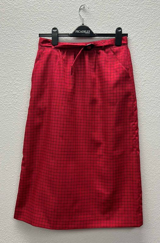 Photo 1 of NWT WOMEN'S SIZE 14 SKIRT -  Piccadilly made in Canada $34.95 