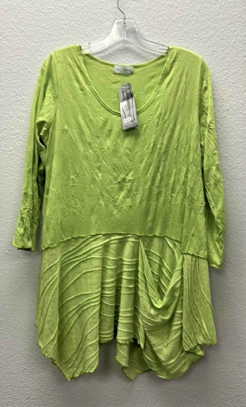 Photo 1 of NWT WOMEN'S SIZE MED - LIME GREEN BLOUSE  $79.95