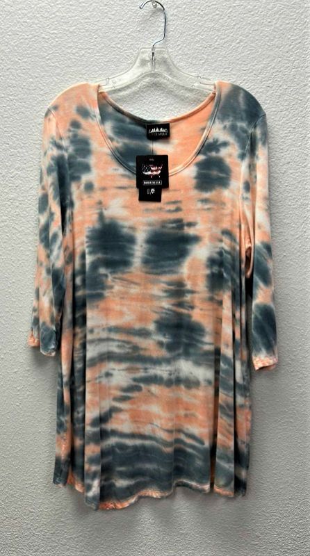 Photo 1 of NWT WOMEN'S SIZE LARGE  - WEARABLE ART TOP
$69.95