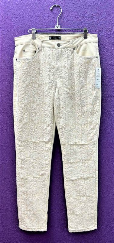 Photo 1 of NWT WOMENSF SIZE  32/14 TRU LUXE EMBROIDERED IVORY JEANS $89.95