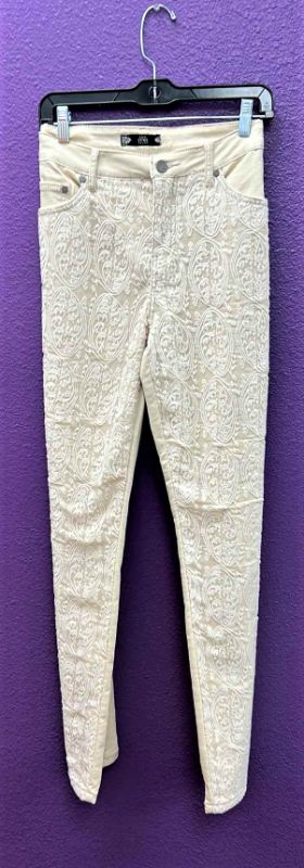 Photo 1 of NWT WOMEN'S SIZE 34/18 - TRU LUXE  IVORY JEANS EMBROIDERED  $89.95