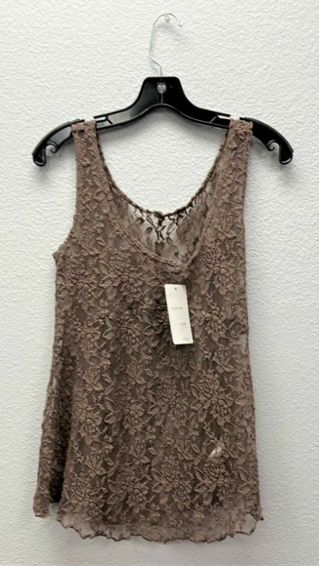 Photo 7 of NWT WOMEN'S SIZE MEDIUM -Lace top $39.95