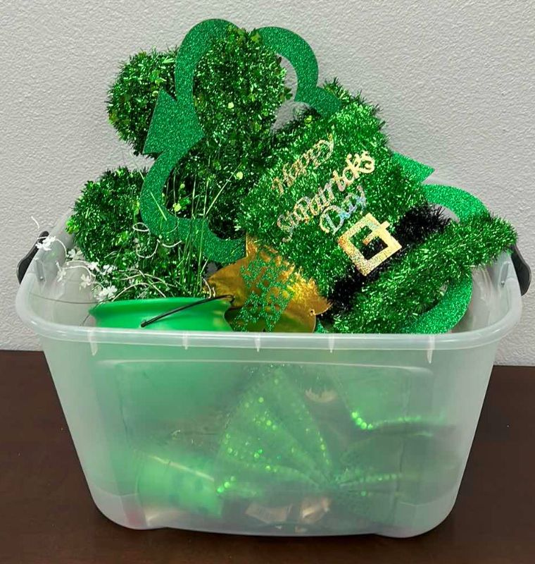 Photo 1 of TOTE ~ ST PATRICKS DAY DECORATIONS