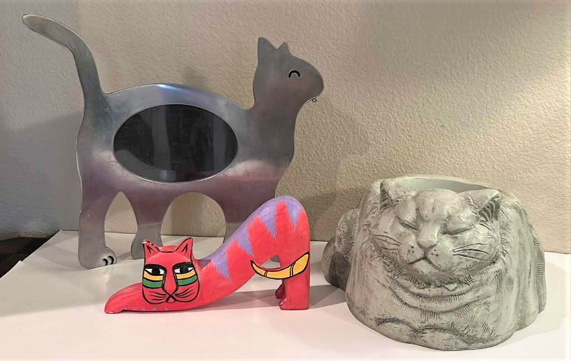 Photo 1 of 3 PIECE CAT DECOR