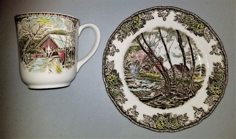 Photo 4 of VINTAGE 35 PC DINNERWARE SET - THE FRIENDLY VILLAGE CHRISTMAS SET BY JOHNSON BROTHERS
11 DINNER PLATES
4 SMALL PLATES
8 SOUP BOWLS
4 SMALL BOWLS
6 MUGS
1 VEG BOWL
1 LARGE SERVING BOWL