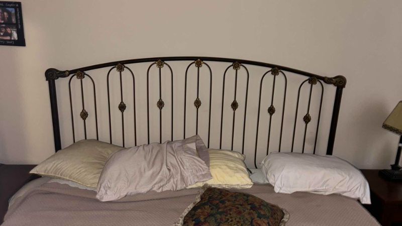 Photo 6 of VINTAGE HEADBOARD AND FOOTBOARD (MATTRESS / BEDDING NOT INCLUDED) 
