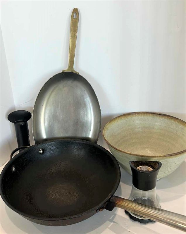 Photo 1 of KITCHEN ASSORTMENT - POTS AND PANS