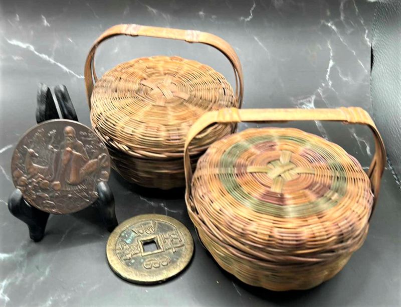 Photo 1 of 4 - PIECE CHINESE COLLECTIBLES - TWO WOVEN BASKETS AND TWO METAL COINS (LARGEST BASKET MEASURES 5” x 5”