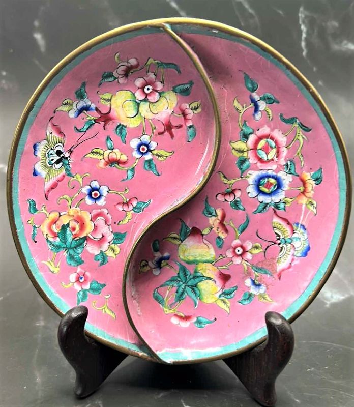 Photo 1 of SMALL ANTIQUE CHINESE 20TH CENTURY PAINTED  ENAMEL METAL DISH 5.25”