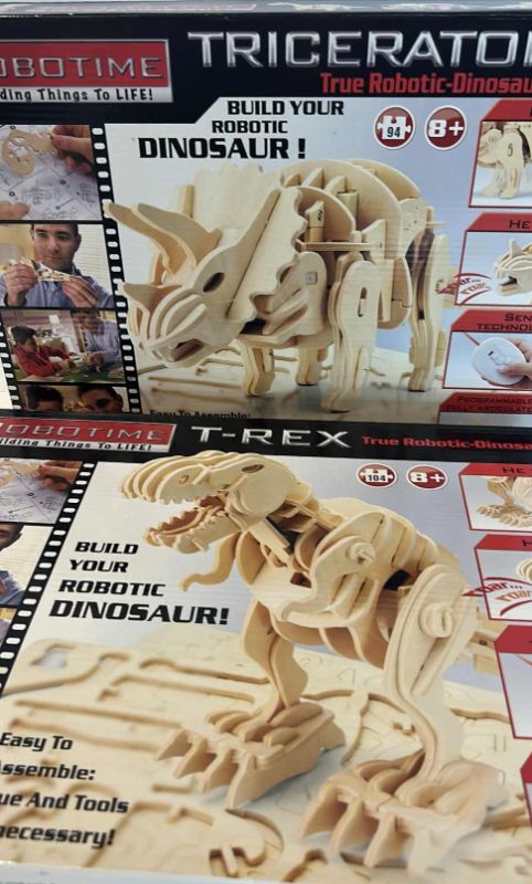 Photo 1 of 2 - NEW IN BOX ROBOTIME TRICERATOPS ROBOTIC DONASOURS