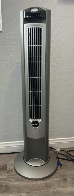 Photo 1 of OSCILLATING TOWER FAN (WORKS)