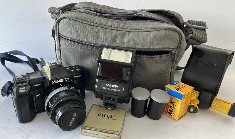 Photo 1 of MINOLTA 7000 MAXXUM WITH BAG AND ACCESSORIES