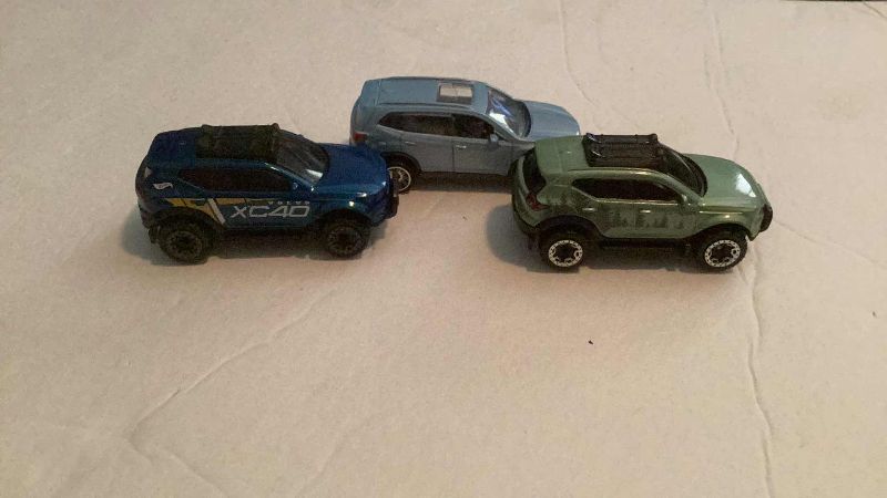 Photo 1 of 6-SUV HOT WHEELS
