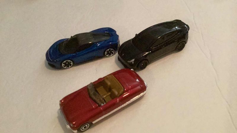Photo 1 of 6-HOT WHEELS AND MATCHBOX LUXURY CARS