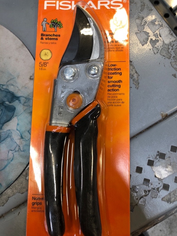 Photo 1 of Fiskars 85419 Bypass Hand Pruner