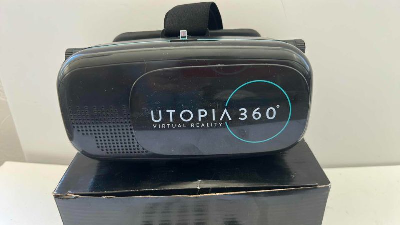 Photo 2 of UTOPIA 360 VIRTUAL REALITY GOGGLES