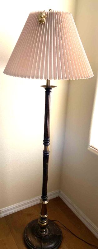 Photo 1 of FLOOR LAMP H 57”