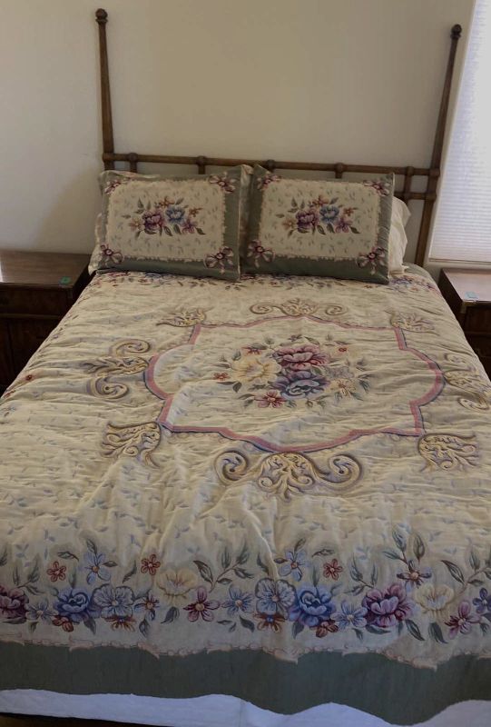 Photo 1 of QUEEN SIZE BEDDING AND BLANKETS