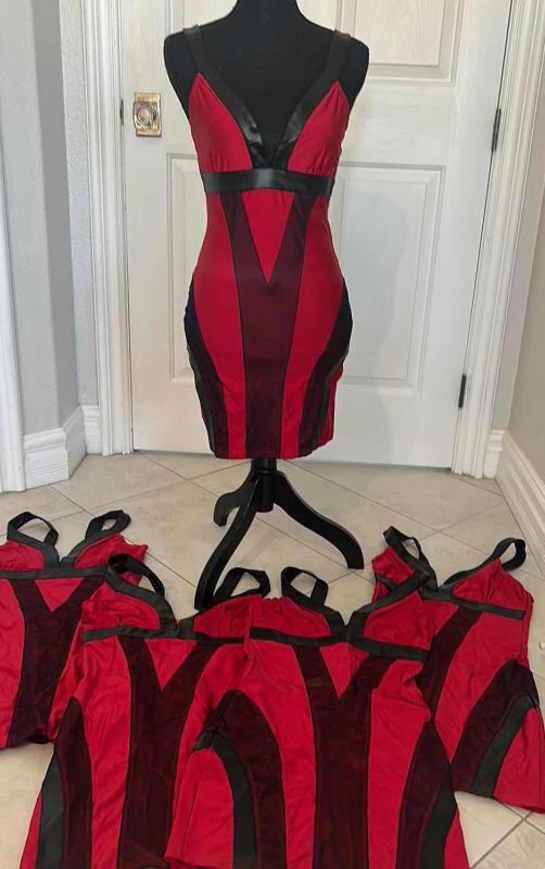 Photo 1 of 5 - WOMENSWEAR - CUSTOM BODY CON MINI DRESSES SIZE SMALL