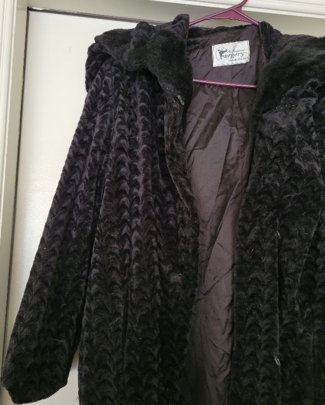 Photo 3 of WOMENS LARGE LONG WINTER JACKET WITH FAUX FUR COLLAR