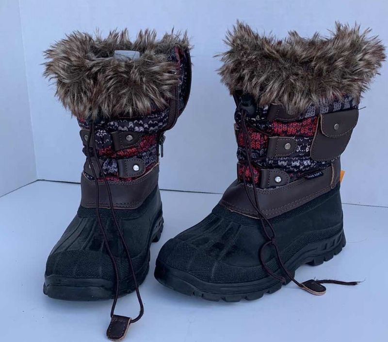 Photo 2 of WINTER/SNOW BOOTS, THINSULATE, FUR TRIM LADIES SIZE 5 