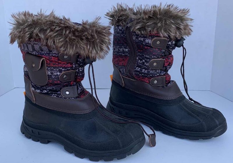 Photo 1 of WINTER/SNOW BOOTS, THINSULATE, FUR TRIM LADIES SIZE 5 