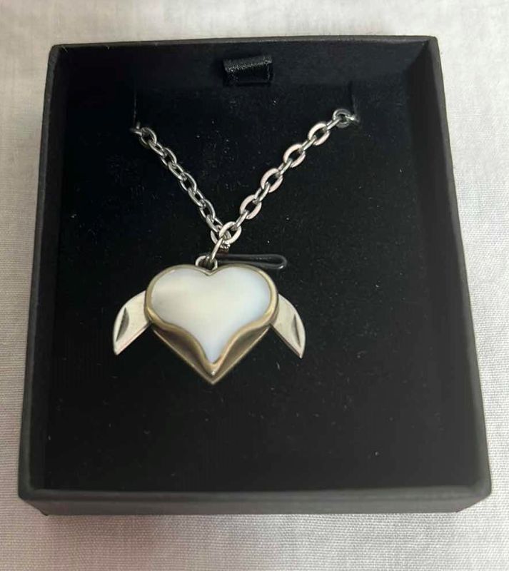Photo 3 of SHELL HEART PENDANT NECKLACE W POP OUT SMALL CUTICLE KNIVES