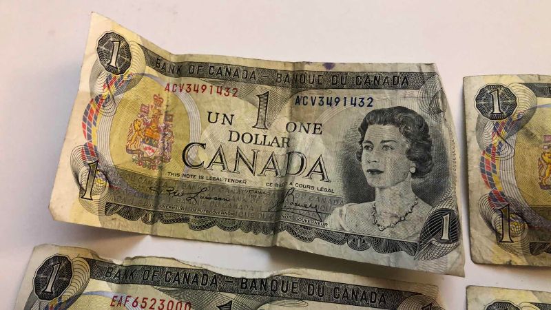 Photo 1 of 5 VINTAGE 1973 CANADIAN 1 DOLLAR BILLS