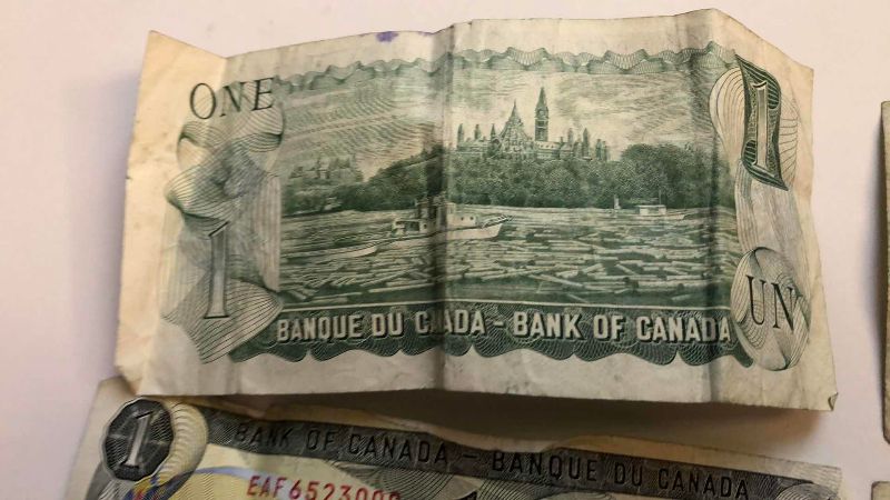 Photo 1 of 5 VINTAGE 1973 CANADIAN 1 DOLLAR BILLS