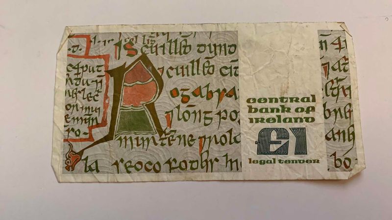 Photo 1 of VINTAGE 1977 IRISH ONE POUND BANKNOTE