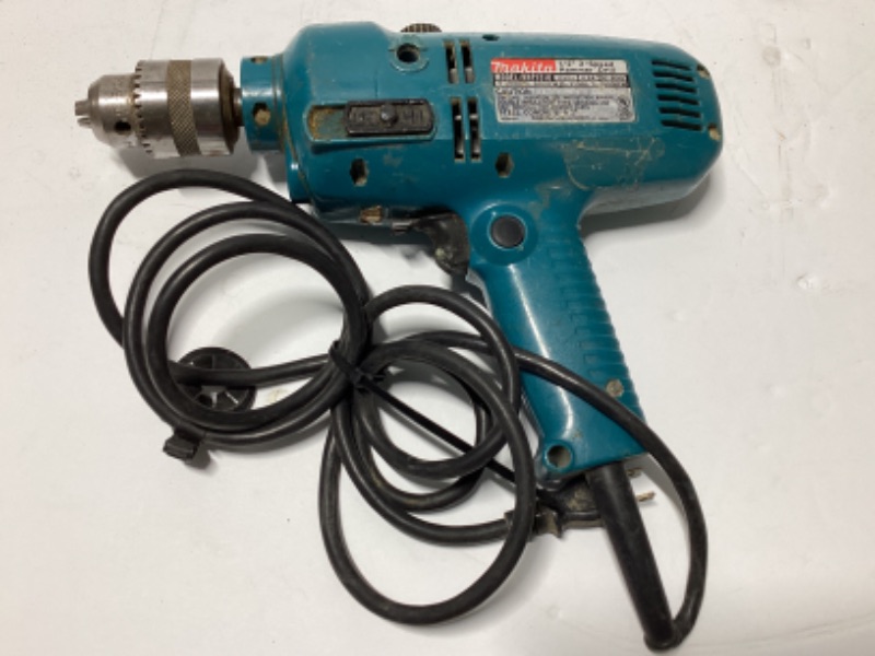 Photo 2 of MIKITA 1/2 INCH -2 SPEED HAMMER DRILL